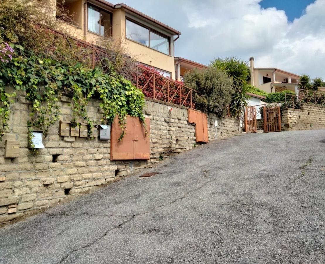 Sguardo Sul Lago Trevignano Romano Bagian luar foto