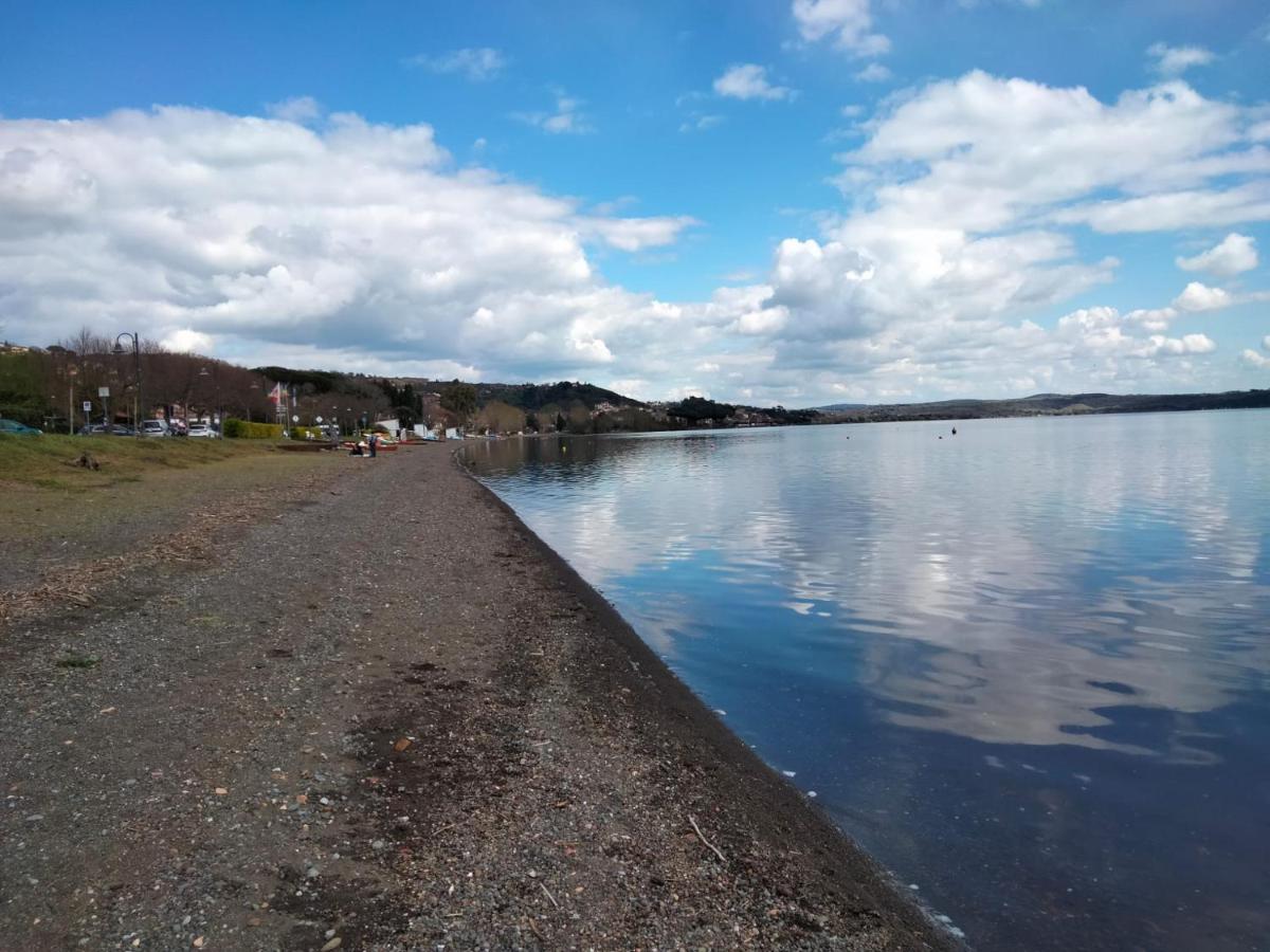 Sguardo Sul Lago Trevignano Romano Bagian luar foto