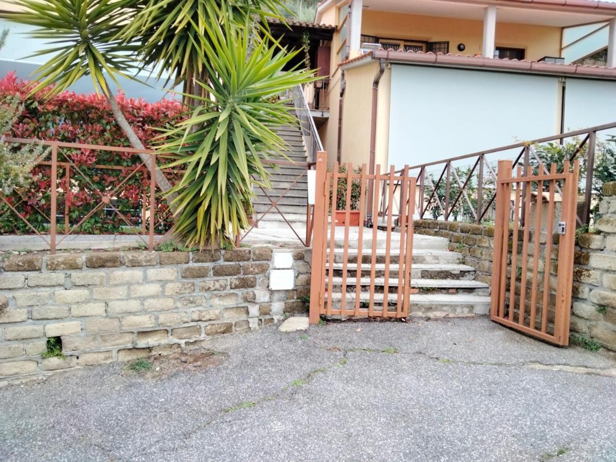 Sguardo Sul Lago Trevignano Romano Bagian luar foto