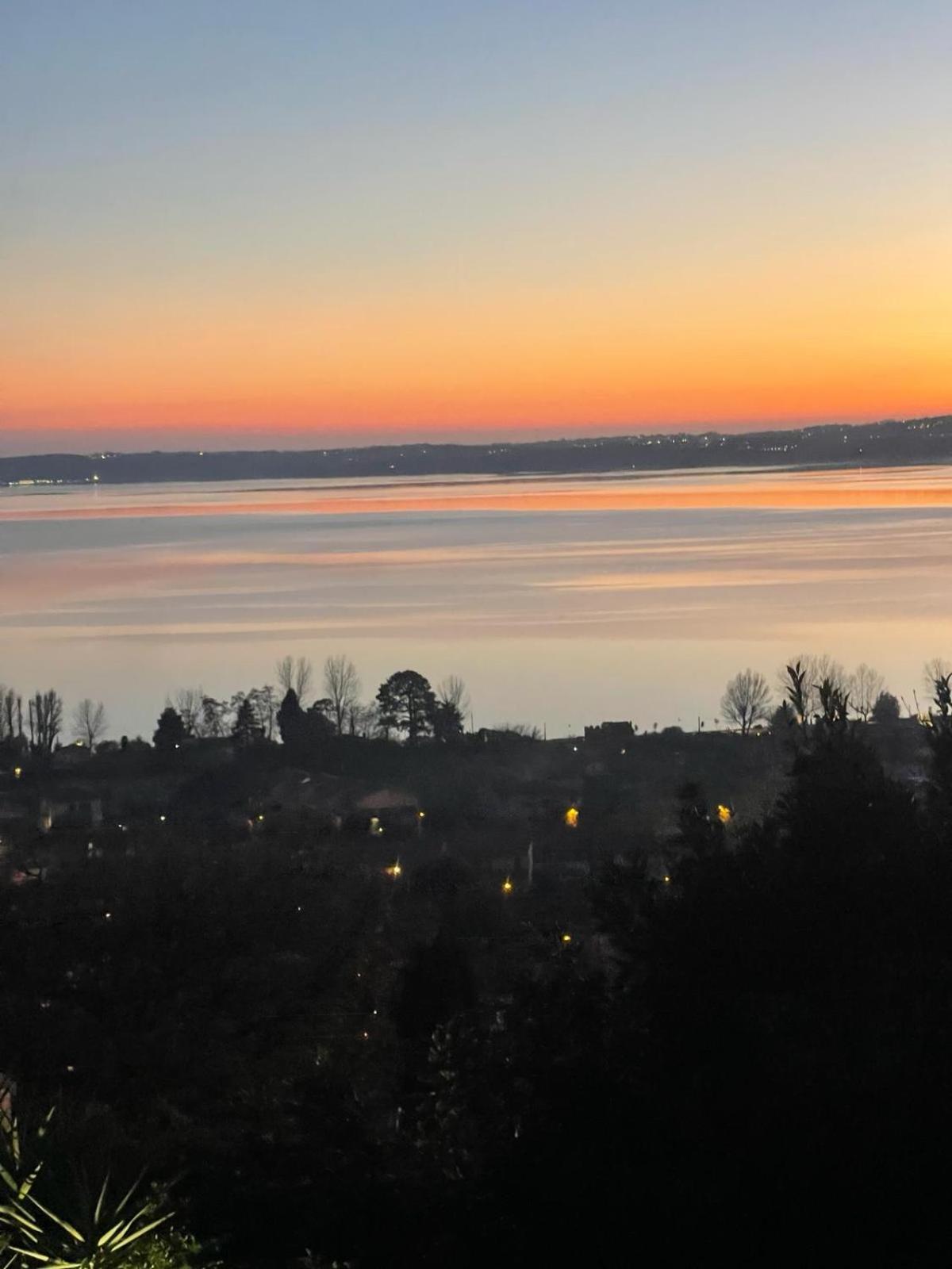 Sguardo Sul Lago Trevignano Romano Bagian luar foto