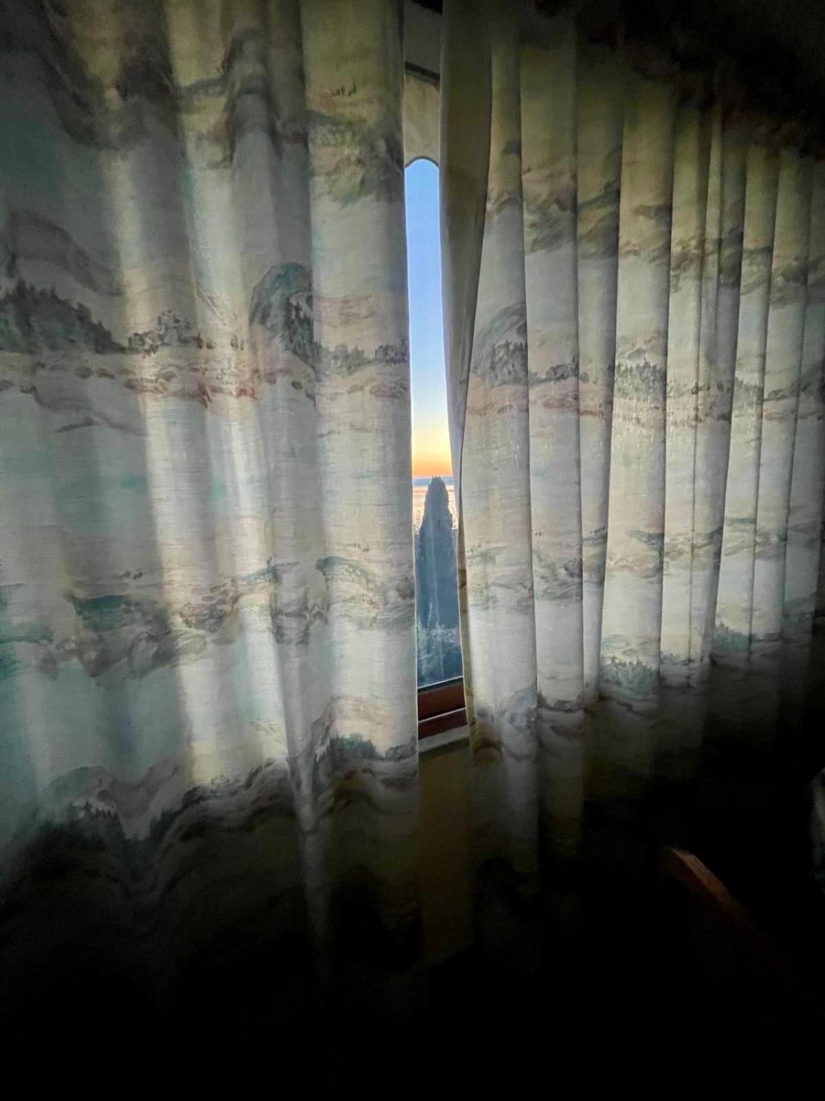 Sguardo Sul Lago Trevignano Romano Bagian luar foto