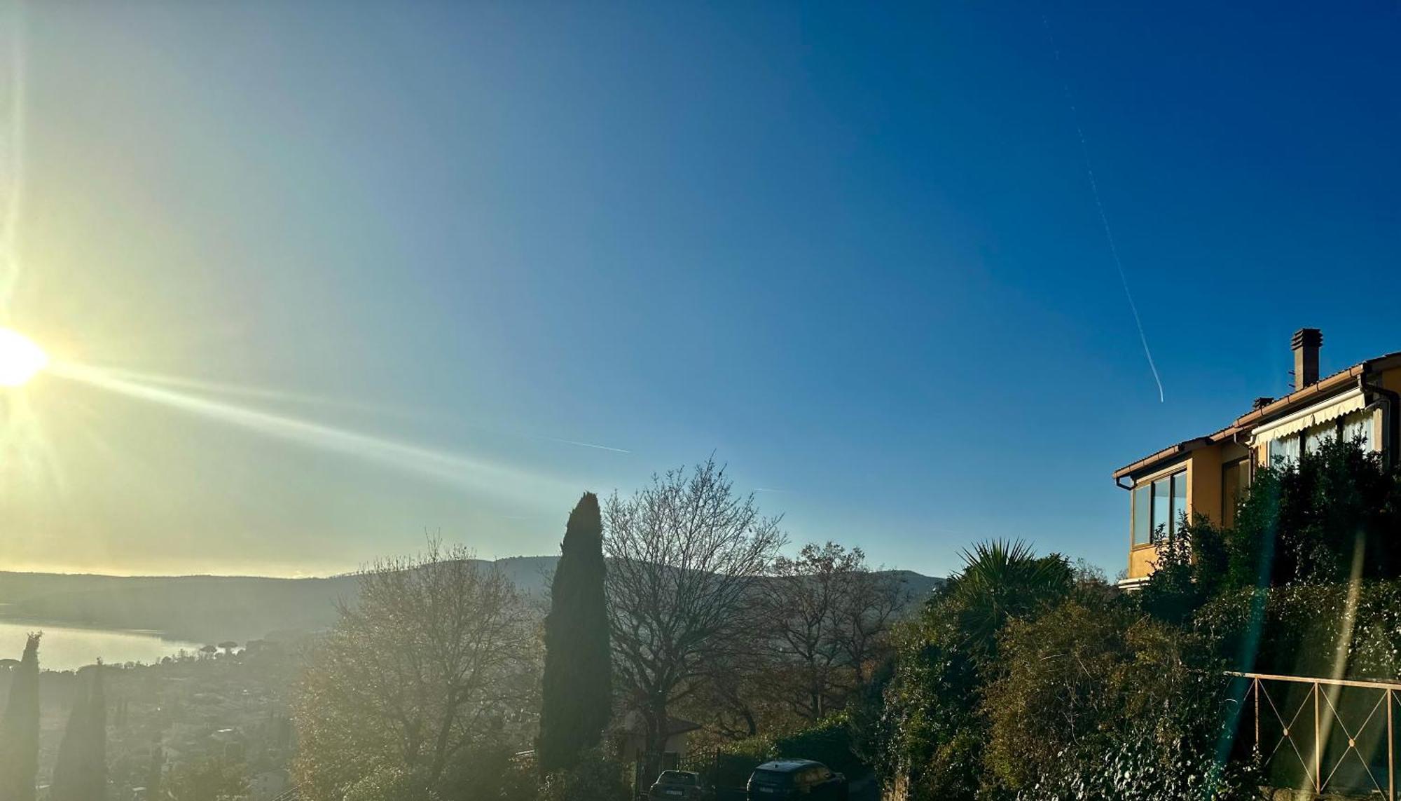 Sguardo Sul Lago Trevignano Romano Bagian luar foto