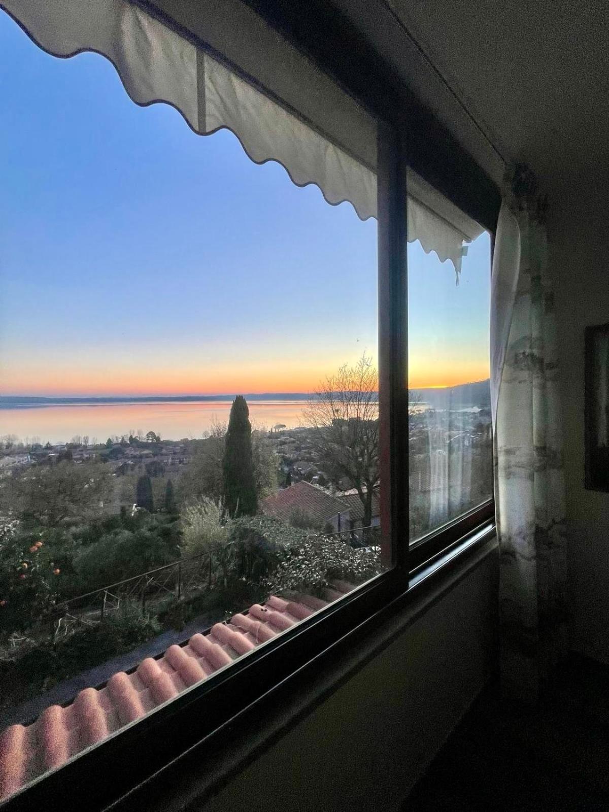 Sguardo Sul Lago Trevignano Romano Bagian luar foto