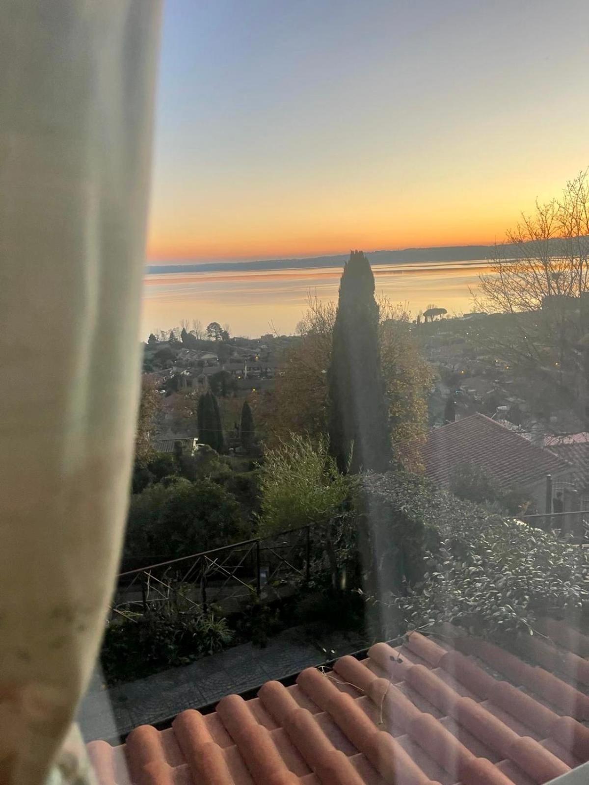 Sguardo Sul Lago Trevignano Romano Bagian luar foto
