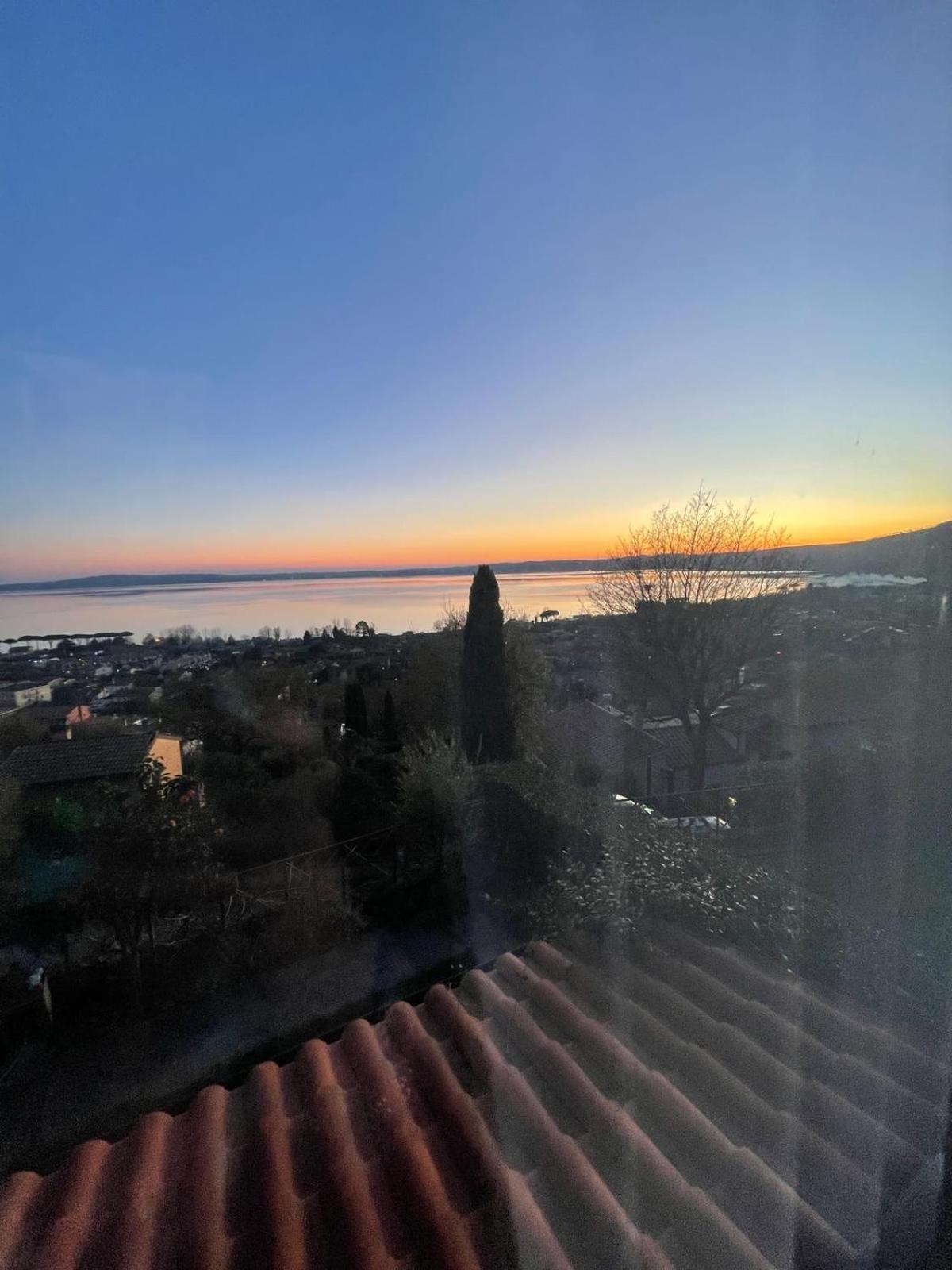 Sguardo Sul Lago Trevignano Romano Bagian luar foto